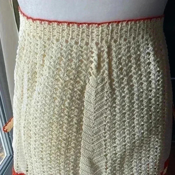 VINTAGE never worn crochet apron - Picture 4 of 5